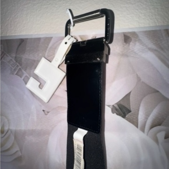 Jessica Simpson Wide leopard print belt w elasticized band with Buckle closure - Picture 12 of 13